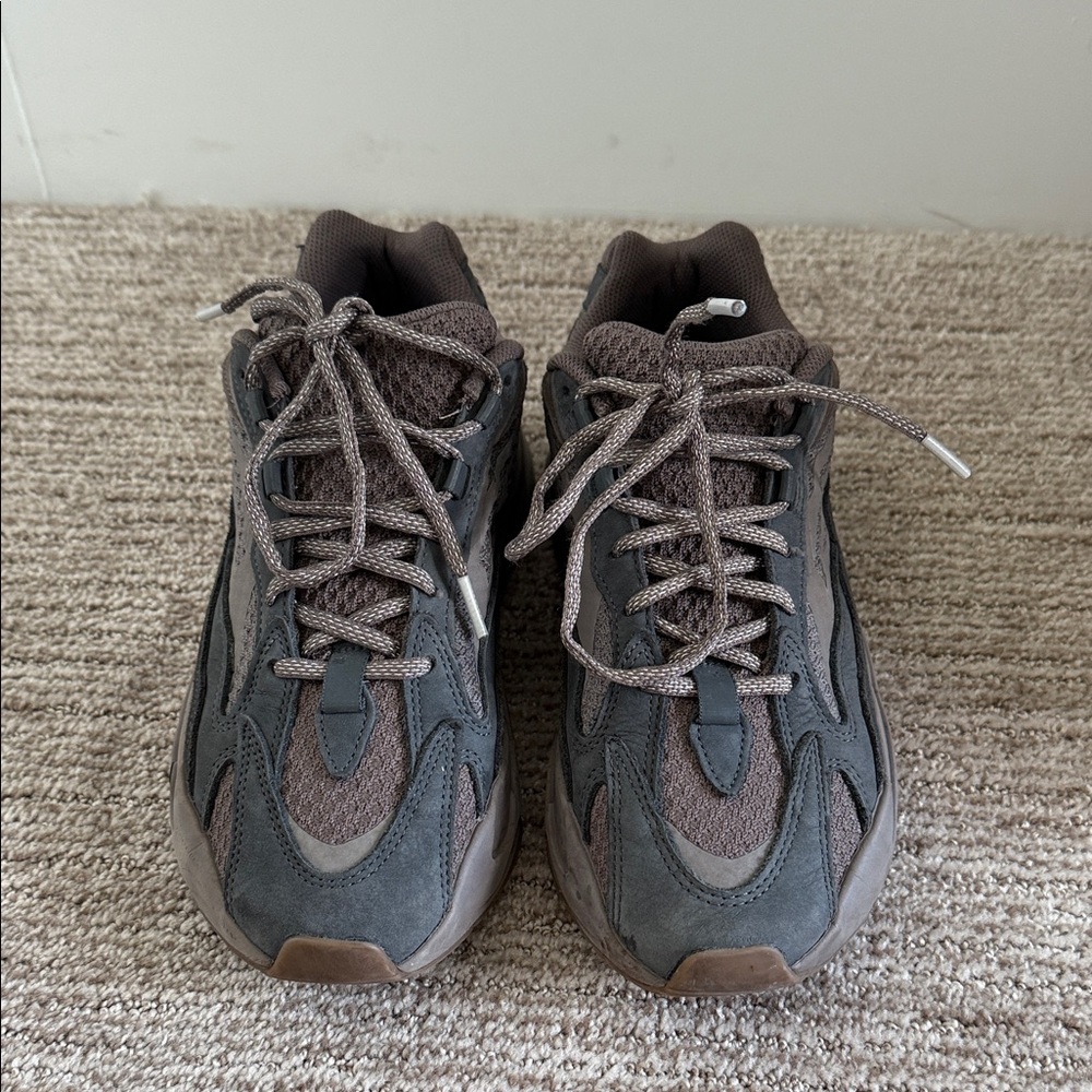 Original Yeezy 700 Men’s Sneaker